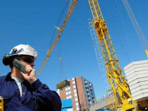 Dogging and rigging courses Brisbane - worker on phone